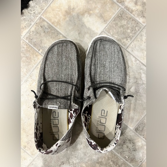 Hey Dude Shoes - Women’s HEY DUDE Sz 10 Wendy brown chadron cow animal